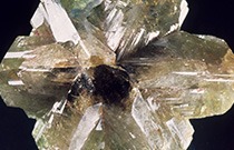 IMG - glossary - thumb - twinned crystal 141989 210x135
